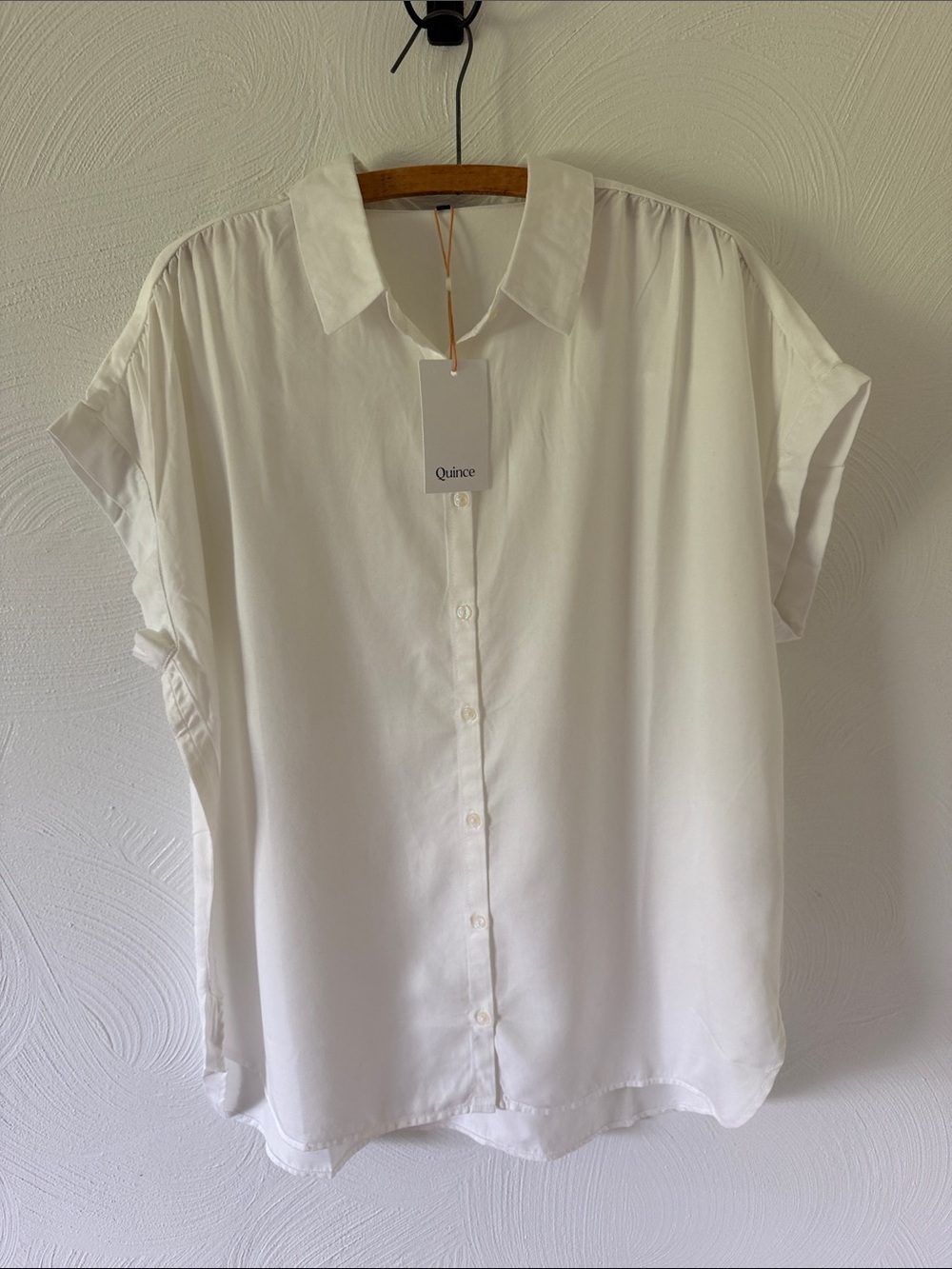 Quince NWT Vintage Wash Tencel Camp Shirt in White.  Size Large.